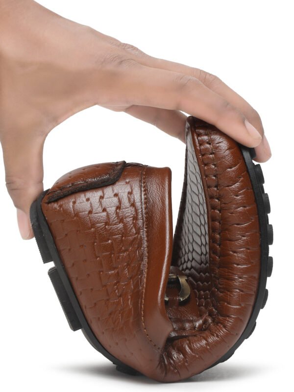 Men's Brown Texture Leather Flexi 360 Loafers - Image 3